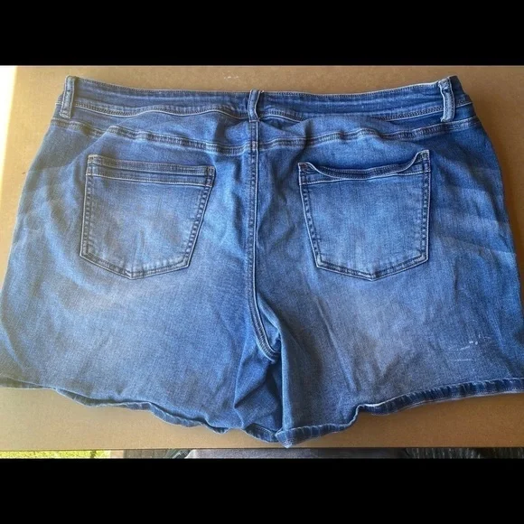NWOT Jean shorts Maurice size 24Plus - Picture 3 of 4